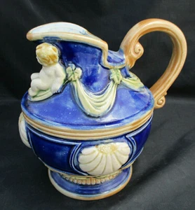 Pequeña JARRA DE VINO Putto Azul Bronceado Infantil Swags Hojas de Uva Conchas 32 OZ Usada en Excelente Condición - Imagen 1 de 7