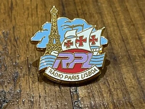 PINS PIN ENAMEL TOUR EIFFEL RADIO LISBOA CHRISTOPHE COLOMB    ARTHUS BERTRAND - Imagen 1 de 1