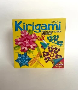 Kirigami Fold & Cut-A-Day 2007 Calendar Accord Publishing - Picture 1 of 2