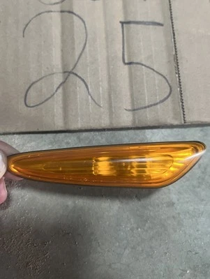 BMW 325i E46 2001-2005 sedán conductor izquierdo guardabarros delantero marcador lateral señal de giro Foto 1 de 4