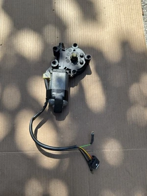 R129 1999-2002 SL320 SL500 SL600 WINDOW MOTOR LEFT  0130821328 TESTED OEM - Image 1 of 4