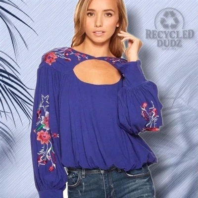 Nuevo con etiquetas Free People Lita Bordado Top Grande Boho Bordado Cerradura Recorte Azul Foto 1 de 4