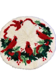 Vintage Handmade Latch Hook Cardinal  Holly Circular Throw Rug Tree Skirt 32” - Picture 1 of 15