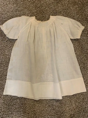 Vestido de bautizo vintage - antiguo - bordado - victoriano - blanco roto Foto 1 de 4