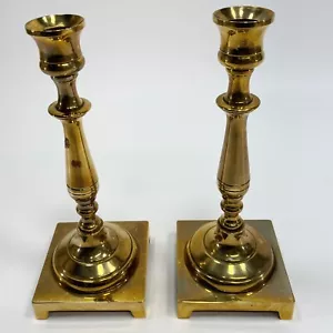 Coppia Portacandele Wilton Base Quadrata Ottone Solido Con Marcatori Alto 8,75 - Foto 1 di 4