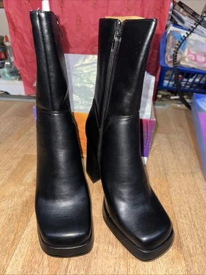 LEI VTG 90’s Yaz. Platform Chunky Heel Black Boots Women’s 8 New - Image 1 of 4