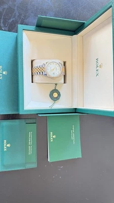 Rolex Datejust 36 126234 2024 18 quilates estriado esfera verde como nuevo caja de jubileo papeles Foto 1 de 4