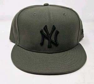 Gorra New Era New York Yankees Genuina Talla 8 Verde Ejército Letras Negras - Imagen 1 de 6