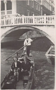 Italia - VENEZIA - Turisti in gondola - CARTOLINE FOTO - Picture 1 of 2