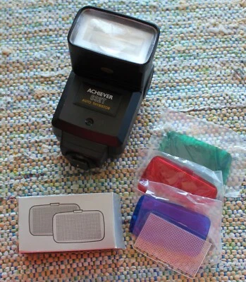 Achiever 632T Auto Thyristor Camera Flash & 3 Colored Filters & wide-angle diffu - Image 1 of 4