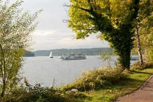 Baldeneysee Essen Heisingen mit Schiff - Leinwandfoto (Keilrahmen) 70x105 cm - Bild 1 von 1