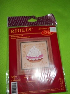 *NUEVO ~ Kit de punto de cruz mini cesta para pasteles - 4" x 4" ~ Precio de venta sugerido por el fabricante $15.99 ~ por RIOLIS. - Imagen 1 de 2