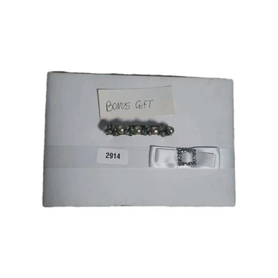 Libro de visitas con tapa dura con tapa satinada marfil bordes plateados arco de estrás de 100+ páginas Foto 1 de 4