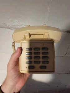 Vintage Radio Shack Push Button Desk Phone Beige - Model 43-472 - Picture 1 of 4