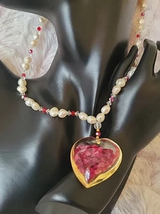 COLLANA VINTAGE LEE SANDS PERLE D'ACQUA DOLCE LUCITE TRASPARENTE CUORE PIENO ROSSO arte retrò - Foto 1 di 11