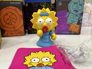 Kidrobot THE SIMPSONS FIGURES 3" VINYL ART FIGURE Maggie Simpson - Foto 1 di 1