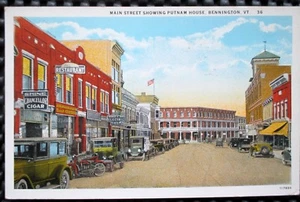 Postal Main Street Bennington Vermont de colección Putnam House tiendas de autos bandera 1923 - Imagen 1 de 2