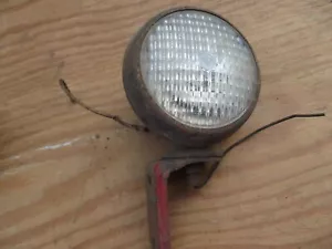 De colección RAT ROD CAR AUTO Tractor Luz Faro Carcasa Lámpara y SOPORTE OXIDADO ANTIGUO - Imagen 1 de 4