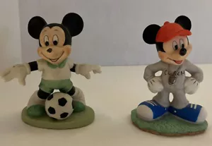 Vintage Disney Mickey Mouse Sport Figuren Fußball & Kutsche 4" Porzellan - Bild 1 von 6