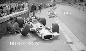 JACKIE OLIVER BRM P133 CRASH 1969 MONACO GP F1 2 PHOTOGRAPHS 30X20CM 12X8" XL - Picture 1 of 2