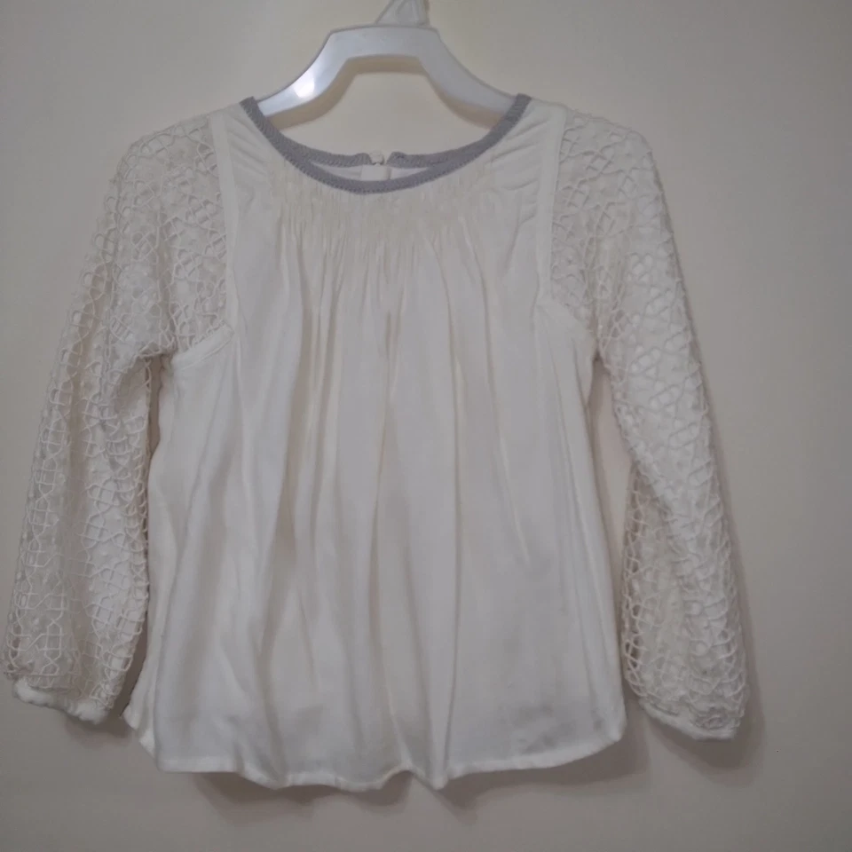 Chloe' girls ivory top with gray trim and gorgeous sleeves size 6 - Image 1 of 4