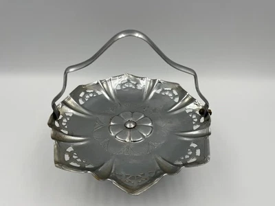 Pequeña cesta vintage plateada. Foto 1 de 4