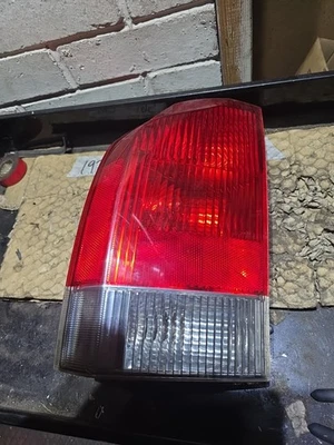 2000-04 VOLVO V70 MK2 /XC70 MK1 REAR LOWER LEFT SIDE TAIL LIGHT LAMP #531 - Image 1 of 3