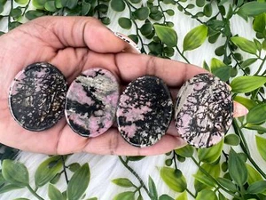 Rhodonite oval shaped worry stone - 1.75" rhodonite worry stone - 45mm black - Picture 1 of 10