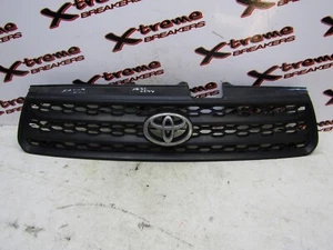 TOYOTA RAV4 2000-2003 STOßSTANGE VORNE OBEN MITTE GRILL 53111-42070 - XBGL0244 - Bild 1 von 3