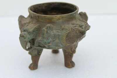 Antigua figura de dragón chino de latón macizo grabado quemador de incienso? olla? NH813 Foto 1 de 4