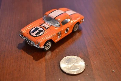COCHE DE CARRERAS CORVETTE VINTAGE 1982 MATCHBOX 1962 EN NARANJA Y BLANCO. Foto 1 de 4