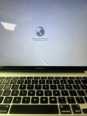 MacBook Pro 15in 320GB HD 2010 Laptop Turns on/powers-As is pls read.no chargr ✩ - Image 1 of 4