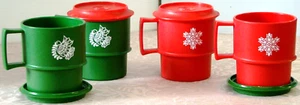 VNTG Tupperware 2 RED & 2 Green HOLIDAY Multi MUGS & LIDS / Coasters #1213-1313 - Picture 1 of 3