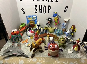 Gran Lote de Figuras, Jugar Juguetes Lote De 28 Hellow Kitty, Pitufo, Star Wars, Shrek, - Imagen 1 de 7