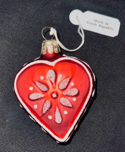 Vintage Matte Red Heart-shaped GLASS CHRISTMAS ORNAMENT 2.5" x 3" NWOT - Picture 1 of 2