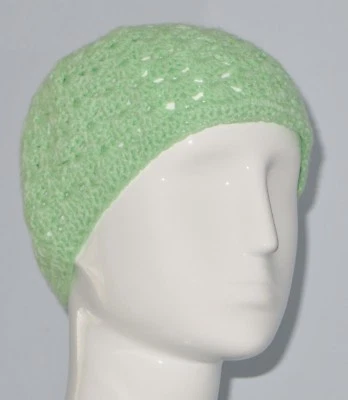 Nuevo Sombrero Cloche Hecho a Mano Crochet Verde Suave Acrílico Encaje 22 Pulgadas Foto 1 de 4