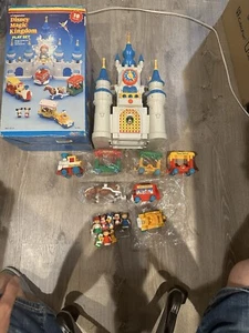 Vintage Lil Playmates Disney Magic Kingom Schloss Spielset mit Box Figuren Zubehör - Bild 1 von 15
