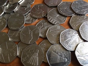 50P COINS CIRCULATED/UNCIRCULATED ROYAL MINT BRITISH COIN HUNT - VARIOUS - Picture 1 of 202