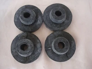 4 NEW AFTERMARKET JAGUAR XJS RADIATOR MOUNTING RUBBER PAD CCC4794 - Picture 1 of 1