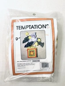 TEMPTATIONS KUNSTSTOFF LEINWAND HALLOWEEN ÜBERRASCHUNG WANDBEHANG SET 1999 J&L CRAFT - Bild 1 von 6