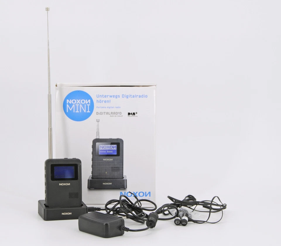 Noxon Mini | mobiles Digitalradio DAB UKW schwarz mit Kopfhörern - Bild 1 von 4