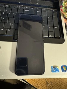 Unlocked Motorola Razr 2023 128GB Sage Green XT2323-2 - Picture 1 of 3