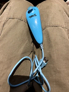 Nintendo Wii - Manette Nunchuk bleue Under Control - Picture 1 of 1
