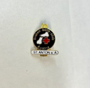 ST ANTON a.A. Broken Bone Club Ski Pin Badge AUSTRIA Souvenir Travel Lapel - Picture 1 of 3