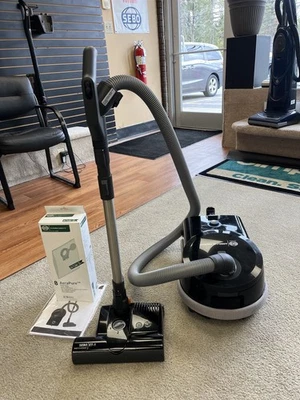 SEBO AirBelt D4 Premium Canister Vacuum - Gently used ONYX black - Image 1 of 4
