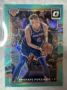 /25 - 2017-18 Panini Donruss Optic - Kristaps #98 Aqua Prizm - Picture 1 of 3