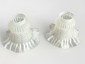 Paar Vintage mattierte strukturierte Schuhnagel-Stil Glas Lampenschirme - gekräuselte Fächerkante - Bild 1 von 7