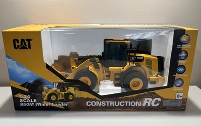 Diecast Masters CAT (Caterpillar) 1/24 RC 950M Wheel Loader 25003 - Image 1 of 4