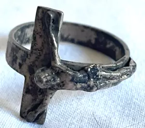 VINTAGE STERLING SILVER CRUCIFIX RING SIZE 9 - FREE SHIP - Picture 1 of 3