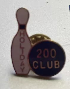 Prendedor de boliche 200 Club premio bola vacaciones esmalte alto puntaje callejón sombrero solapa pin - Imagen 1 de 2